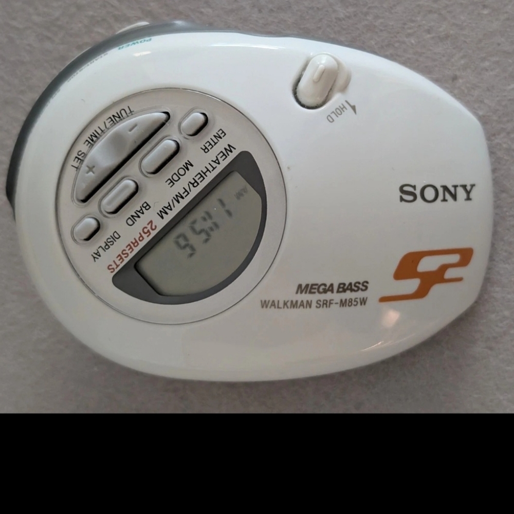 Sony White Walkman AM/FM Radio